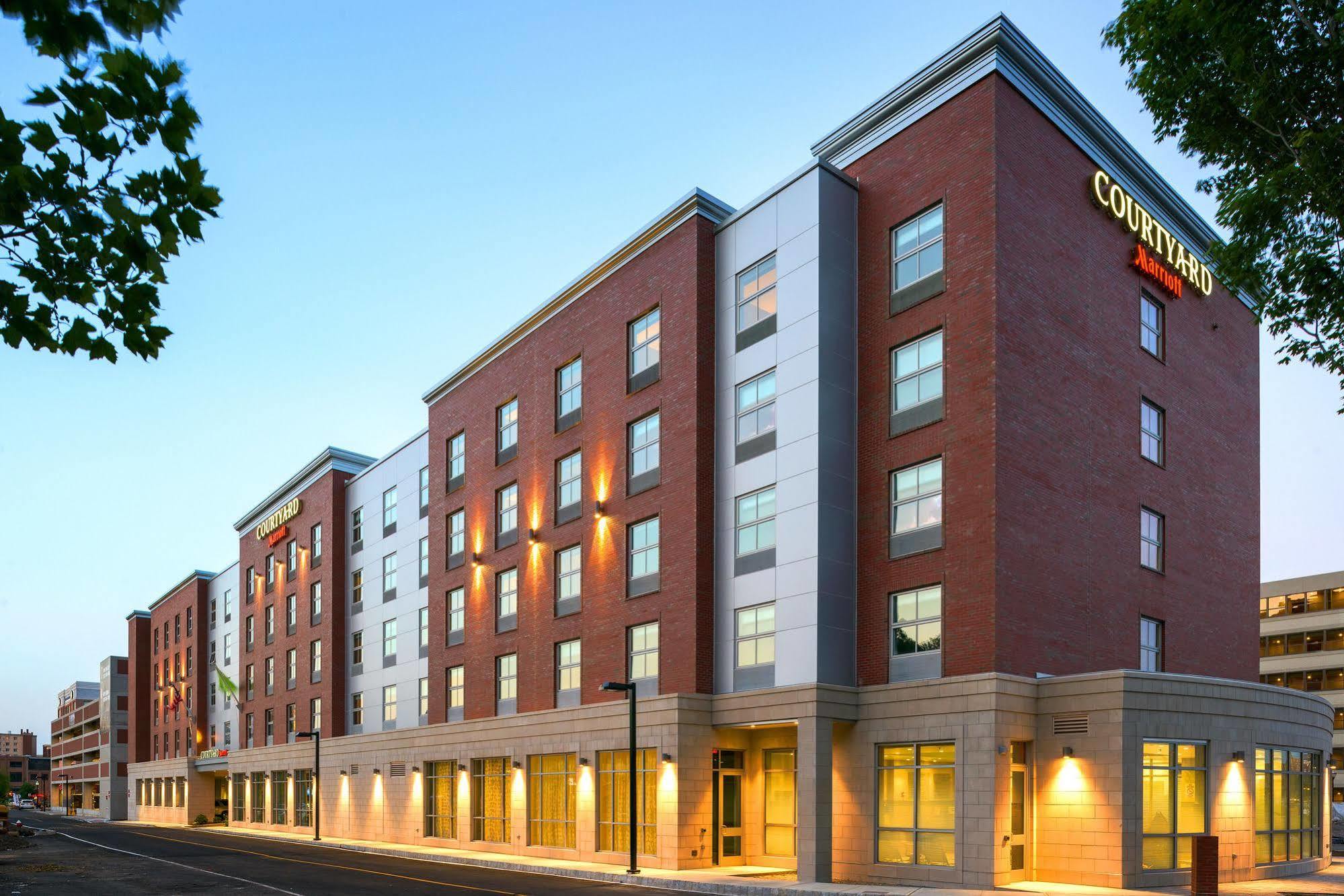 Hotel Courtyard By Marriott Edgewater Nyc Area Exterior foto